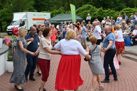 III Powiatowy Festiwal Piosenki Biesiadnej i Święto Rodzin Zastępczych w Nowinach cz. II [GALERIA ZDJĘĆ]