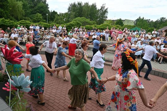 III Powiatowy Festiwal Piosenki Biesiadnej i Święto Rodzin Zastępczych w Nowinach cz. II [GALERIA ZDJĘĆ]