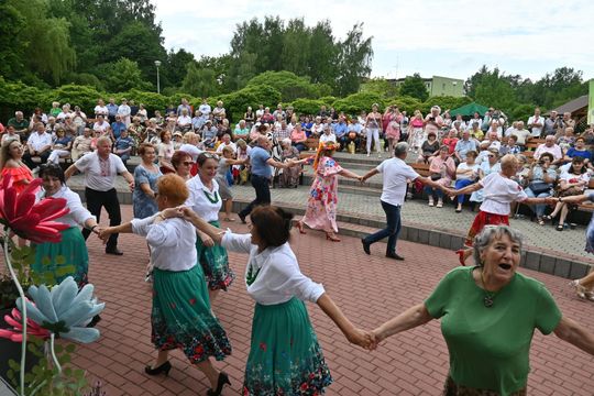 III Powiatowy Festiwal Piosenki Biesiadnej i Święto Rodzin Zastępczych w Nowinach cz. II [GALERIA ZDJĘĆ]