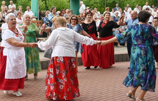 III Powiatowy Festiwal Piosenki Biesiadnej i Święto Rodzin Zastępczych w Nowinach cz. II [GALERIA ZDJĘĆ]