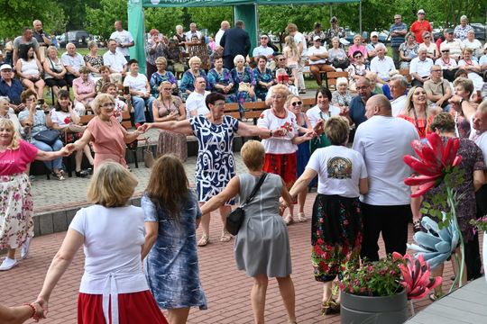 III Powiatowy Festiwal Piosenki Biesiadnej i Święto Rodzin Zastępczych w Nowinach cz. II [GALERIA ZDJĘĆ]