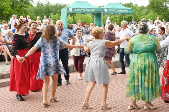 III Powiatowy Festiwal Piosenki Biesiadnej i Święto Rodzin Zastępczych w Nowinach cz. II [GALERIA ZDJĘĆ]
