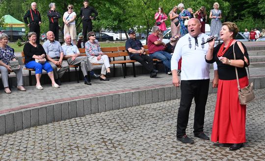 III Powiatowy Festiwal Piosenki Biesiadnej i Święto Rodzin Zastępczych w Nowinach cz. II [GALERIA ZDJĘĆ]