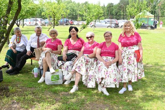 III Powiatowy Festiwal Piosenki Biesiadnej i Święto Rodzin Zastępczych w Nowinach cz. II [GALERIA ZDJĘĆ]