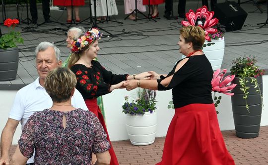 III Powiatowy Festiwal Piosenki Biesiadnej i Święto Rodzin Zastępczych w Nowinach cz. II [GALERIA ZDJĘĆ]