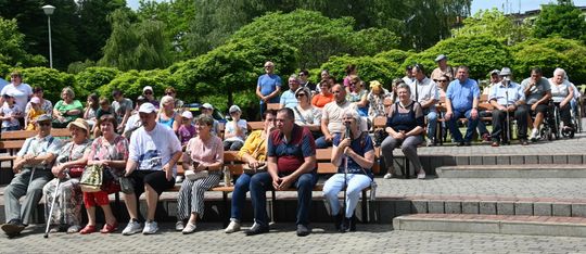 III Powiatowy Festiwal Piosenki Biesiadnej i Święto Rodzin Zastępczych w Nowinach cz. II [GALERIA ZDJĘĆ]