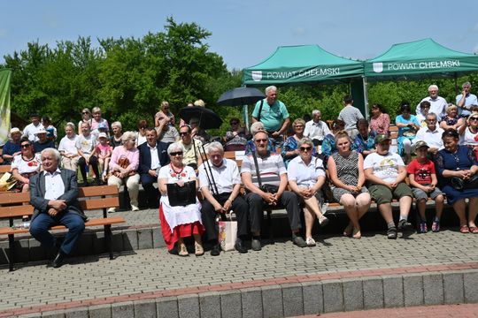 III Powiatowy Festiwal Piosenki Biesiadnej i Święto Rodzin Zastępczych w Nowinach cz. II [GALERIA ZDJĘĆ]