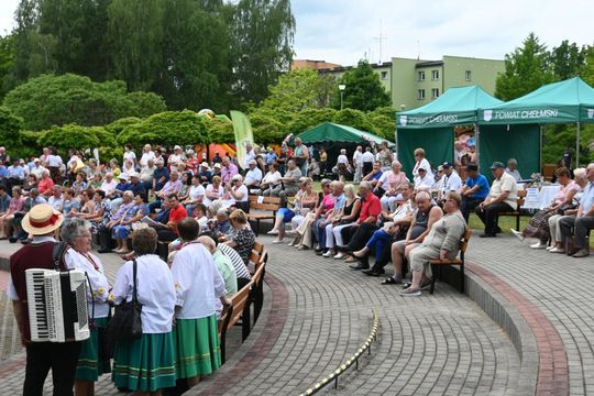 III Powiatowy Festiwal Piosenki Biesiadnej i Święto Rodzin Zastępczych w Nowinach cz. II [GALERIA ZDJĘĆ]