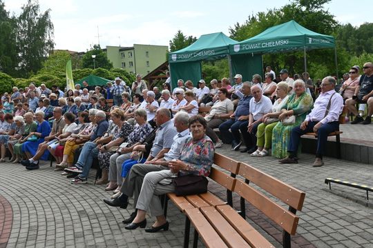III Powiatowy Festiwal Piosenki Biesiadnej i Święto Rodzin Zastępczych w Nowinach cz. II [GALERIA ZDJĘĆ]