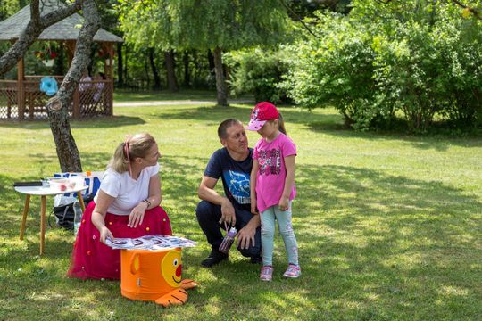 III Powiatowy Festiwal Piosenki Biesiadnej i Święto Rodzin Zastępczych w Nowinach cz. II [GALERIA ZDJĘĆ]