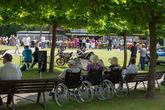 III Powiatowy Festiwal Piosenki Biesiadnej i Święto Rodzin Zastępczych w Nowinach cz. II [GALERIA ZDJĘĆ]