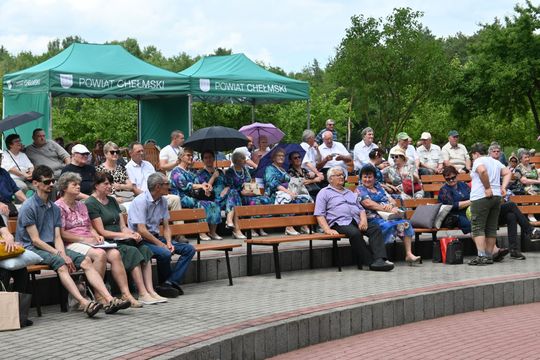 III Powiatowy Festiwal Piosenki Biesiadnej i Święto Rodzin Zastępczych w Nowinach cz. II [GALERIA ZDJĘĆ]