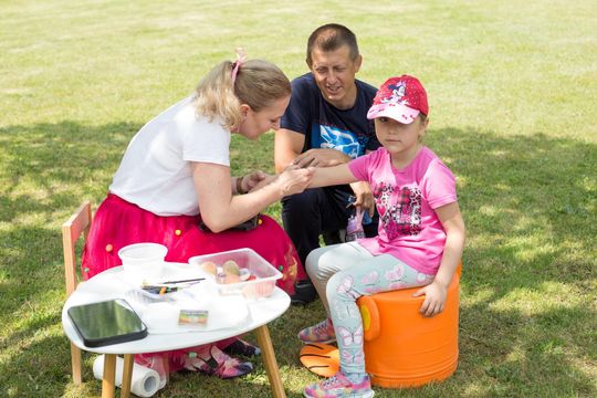 III Powiatowy Festiwal Piosenki Biesiadnej i Święto Rodzin Zastępczych w Nowinach cz. II [GALERIA ZDJĘĆ]