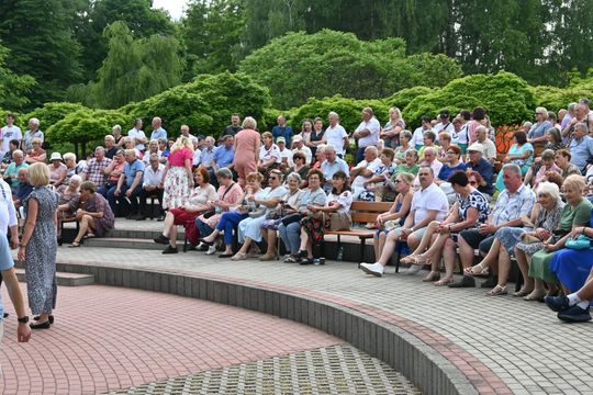 III Powiatowy Festiwal Piosenki Biesiadnej i Święto Rodzin Zastępczych w Nowinach cz. II [GALERIA ZDJĘĆ]