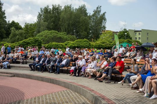 III Powiatowy Festiwal Piosenki Biesiadnej i Święto Rodzin Zastępczych w Nowinach cz. II [GALERIA ZDJĘĆ]