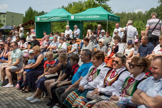 III Powiatowy Festiwal Piosenki Biesiadnej i Święto Rodzin Zastępczych w Nowinach cz. II [GALERIA ZDJĘĆ]