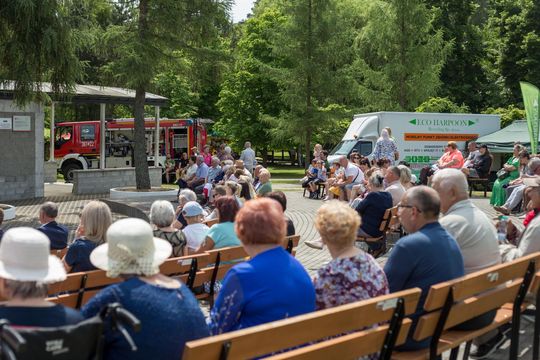 III Powiatowy Festiwal Piosenki Biesiadnej i Święto Rodzin Zastępczych w Nowinach cz. II [GALERIA ZDJĘĆ]