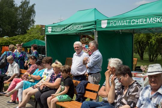 III Powiatowy Festiwal Piosenki Biesiadnej i Święto Rodzin Zastępczych w Nowinach cz. II [GALERIA ZDJĘĆ]