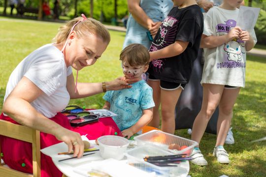 III Powiatowy Festiwal Piosenki Biesiadnej i Święto Rodzin Zastępczych w Nowinach cz. II [GALERIA ZDJĘĆ]