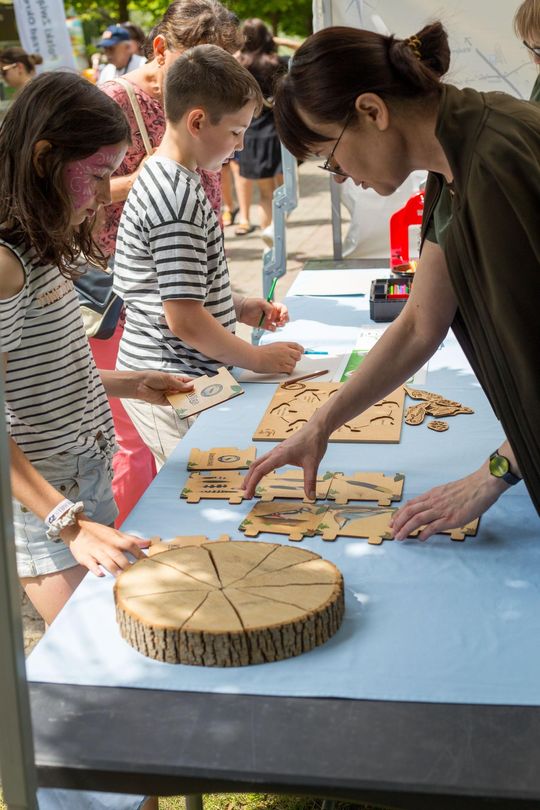 III Powiatowy Festiwal Piosenki Biesiadnej i Święto Rodzin Zastępczych w Nowinach cz. II [GALERIA ZDJĘĆ]