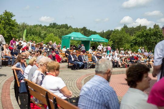 III Powiatowy Festiwal Piosenki Biesiadnej i Święto Rodzin Zastępczych w Nowinach cz. II [GALERIA ZDJĘĆ]