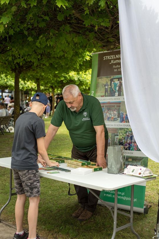 III Powiatowy Festiwal Piosenki Biesiadnej i Święto Rodzin Zastępczych w Nowinach cz. II [GALERIA ZDJĘĆ]