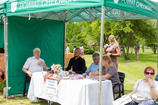 III Powiatowy Festiwal Piosenki Biesiadnej i Święto Rodzin Zastępczych w Nowinach cz. II [GALERIA ZDJĘĆ]