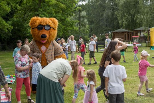 III Powiatowy Festiwal Piosenki Biesiadnej i Święto Rodzin Zastępczych w Nowinach cz. II [GALERIA ZDJĘĆ]
