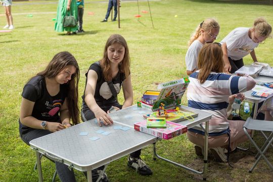 III Powiatowy Festiwal Piosenki Biesiadnej i Święto Rodzin Zastępczych w Nowinach cz. II [GALERIA ZDJĘĆ]