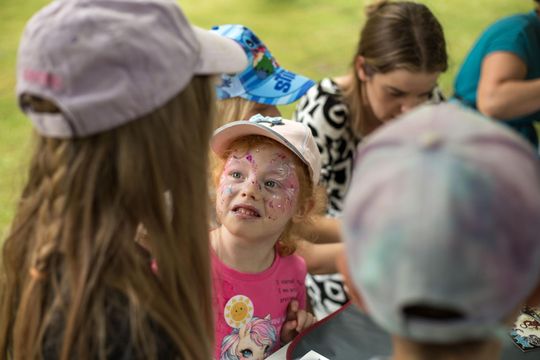 III Powiatowy Festiwal Piosenki Biesiadnej i Święto Rodzin Zastępczych w Nowinach cz. II [GALERIA ZDJĘĆ]