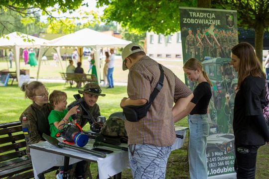 III Powiatowy Festiwal Piosenki Biesiadnej i Święto Rodzin Zastępczych w Nowinach cz. II [GALERIA ZDJĘĆ]