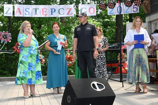 III Powiatowy Festiwal Piosenki Biesiadnej i Święto Rodzin Zastępczych w Nowinach cz. II [GALERIA ZDJĘĆ]