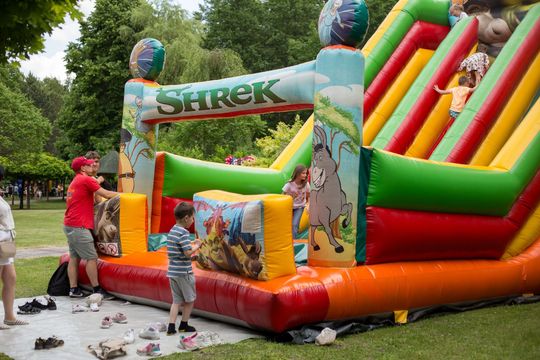 III Powiatowy Festiwal Piosenki Biesiadnej i Święto Rodzin Zastępczych w Nowinach cz. II [GALERIA ZDJĘĆ]