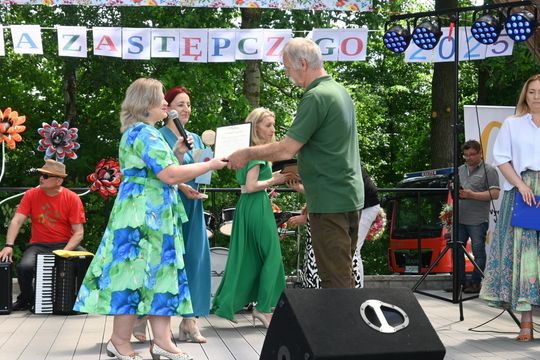 III Powiatowy Festiwal Piosenki Biesiadnej i Święto Rodzin Zastępczych w Nowinach cz. II [GALERIA ZDJĘĆ]