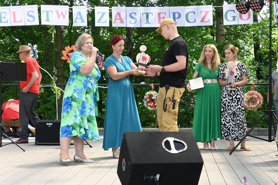 III Powiatowy Festiwal Piosenki Biesiadnej i Święto Rodzin Zastępczych w Nowinach cz. II [GALERIA ZDJĘĆ]
