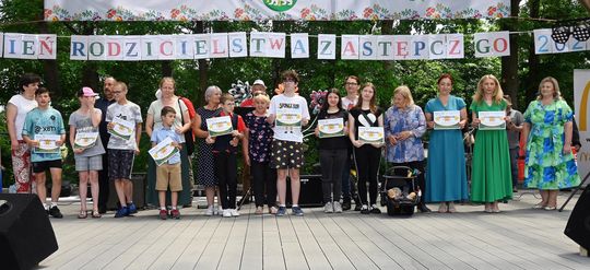 III Powiatowy Festiwal Piosenki Biesiadnej i Święto Rodzin Zastępczych w Nowinach cz. II [GALERIA ZDJĘĆ]