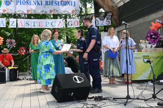 III Powiatowy Festiwal Piosenki Biesiadnej i Święto Rodzin Zastępczych w Nowinach cz. II [GALERIA ZDJĘĆ]