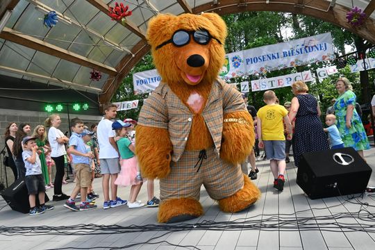 III Powiatowy Festiwal Piosenki Biesiadnej i Święto Rodzin Zastępczych w Nowinach cz. II [GALERIA ZDJĘĆ]