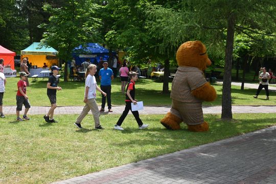 III Powiatowy Festiwal Piosenki Biesiadnej i Święto Rodzin Zastępczych w Nowinach cz. II [GALERIA ZDJĘĆ]