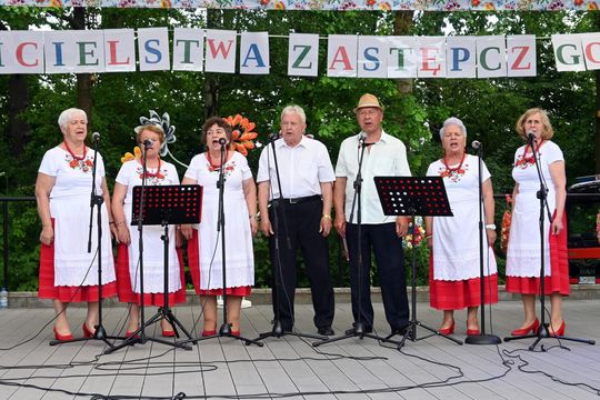 III Powiatowy Festiwal Piosenki Biesiadnej i Święto Rodzin Zastępczych w Nowinach cz. II [GALERIA ZDJĘĆ]