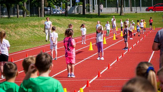 Chełm. Olimpiada Przedszkolaków na stadionie lekkoatletycznym przy II LO [GALERIA ZDJĘĆ]