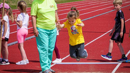 Chełm. Olimpiada Przedszkolaków na stadionie lekkoatletycznym przy II LO [GALERIA ZDJĘĆ]