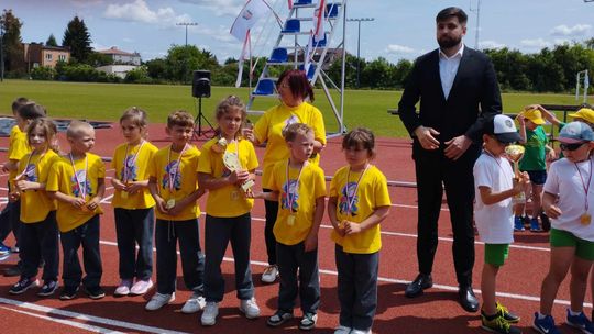 Chełm. Olimpiada Przedszkolaków na stadionie lekkoatletycznym przy II LO [GALERIA ZDJĘĆ]
