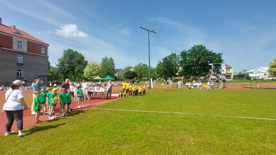 Chełm. Olimpiada Przedszkolaków na stadionie lekkoatletycznym przy II LO [GALERIA ZDJĘĆ]