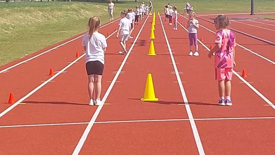 Chełm. Olimpiada Przedszkolaków na stadionie lekkoatletycznym przy II LO [GALERIA ZDJĘĆ]