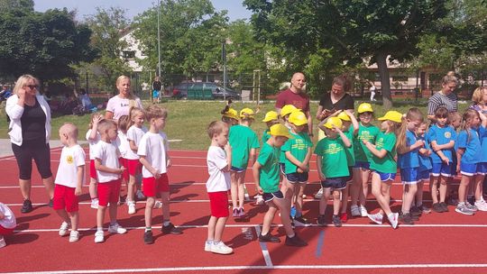 Chełm. Olimpiada Przedszkolaków na stadionie lekkoatletycznym przy II LO [GALERIA ZDJĘĆ]