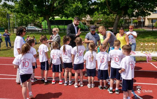 Chełm. Olimpiada Przedszkolaków na stadionie lekkoatletycznym przy II LO [GALERIA ZDJĘĆ]