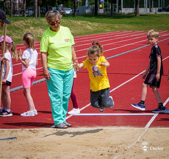 Chełm. Olimpiada Przedszkolaków na stadionie lekkoatletycznym przy II LO [GALERIA ZDJĘĆ]
