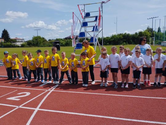 Chełm. Olimpiada Przedszkolaków na stadionie lekkoatletycznym przy II LO [GALERIA ZDJĘĆ]