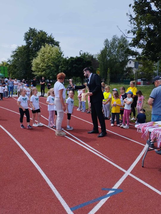 Chełm. Olimpiada Przedszkolaków na stadionie lekkoatletycznym przy II LO [GALERIA ZDJĘĆ]
